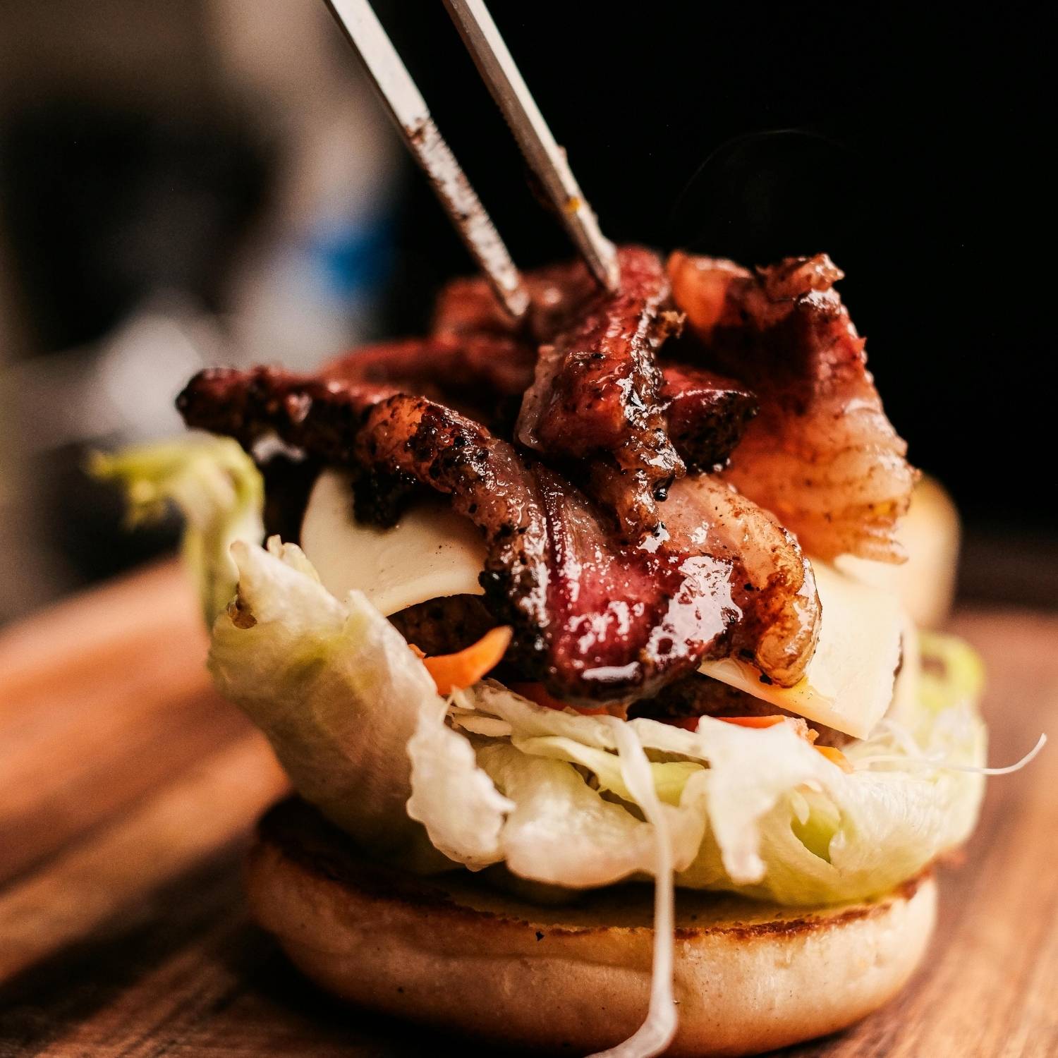 Gebratener Wagyu Mapel Bacon auf einem Burger