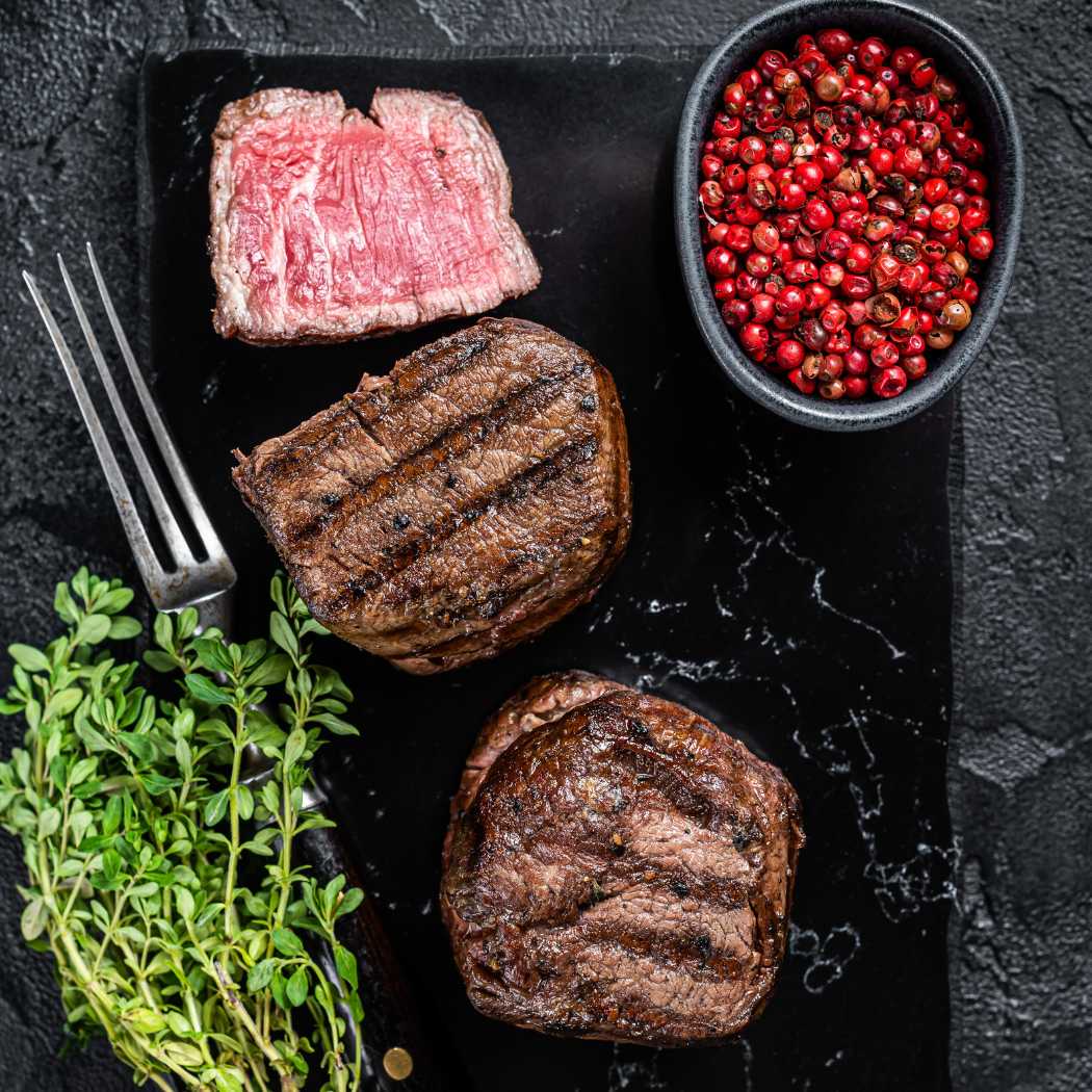 Filet Mignon medium rare gebraten mit krosser Kruste, USDA Prime