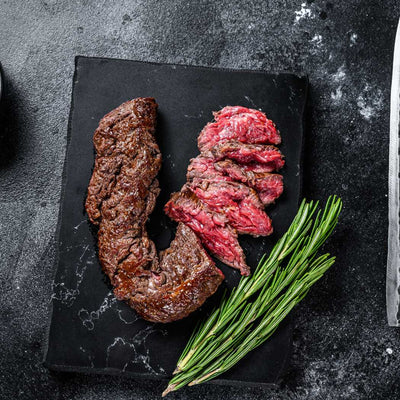 Hanging Tender medium rare gegrillt, aufgeschnitten