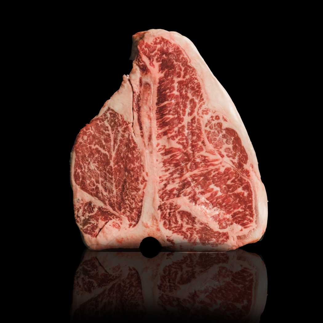 Rohes GOP US Prime Porterhouse Steak mit T-Bone-Knochen und Filetanteil.