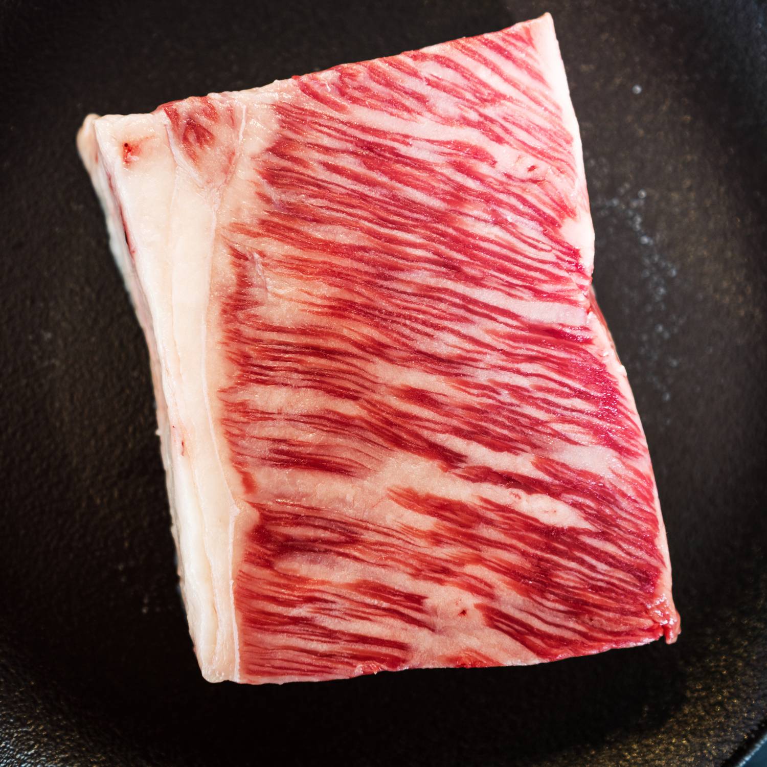 Miyazaki Wagyu Roastbeef Steak auf heißer Eisenpfanne angebraten